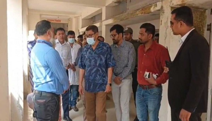 হঠাৎ হাসপাতাল পরিদর্শনে স্বাস্থ্যমন্ত্রী