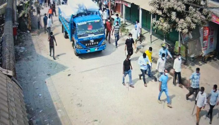 ঝুট ব্যবসার নিয়ন্ত্রণ নিয়ে বিএনপির দুই পক্ষের সংঘর্ষ, গুলি ও ককটেল বিস্ফোরণ