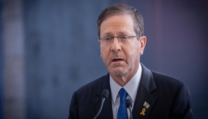 এবার ইরানে হামলার বৈধতা নিয়ে মুখ খুললেন ইসরায়েলের সাবেক প্রেসিডেন্ট