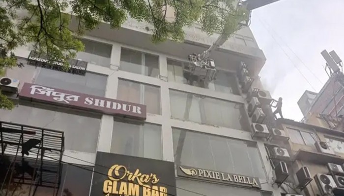 মিরপুরে বহুতল ভবনে আগুন, নিয়ন্ত্রণে ৭ ইউনিট