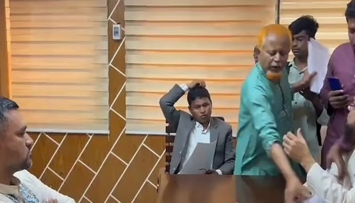 ইউএনও কার্যালয়ে নিয়োগ পরীক্ষার কাগজপত্র ছিনিয়ে নেওয়ার ঘটনায় মামলা