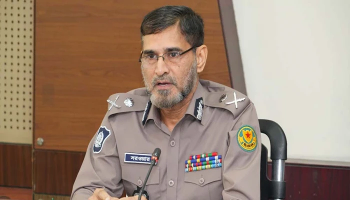 ঈদযাত্রা নির্বিঘ্ন হওয়ার প্রত্যাশা ডিএমপি কমিশনারের