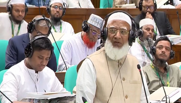 জামায়াত আমিরকে থামিয়ে দিলেন স্পিকার