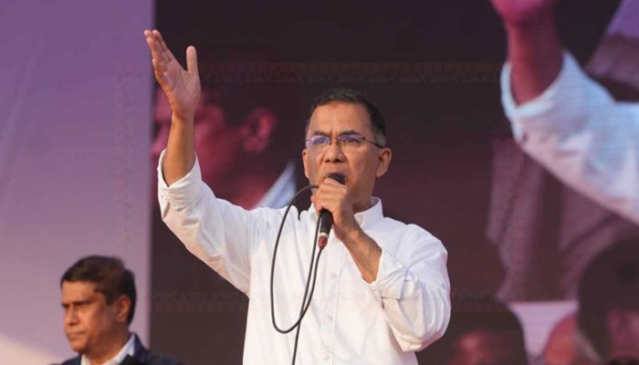 সৈয়দপুর বিমানবন্দর থেকে দিনাজপুরের পথে প্রধানমন্ত্রী