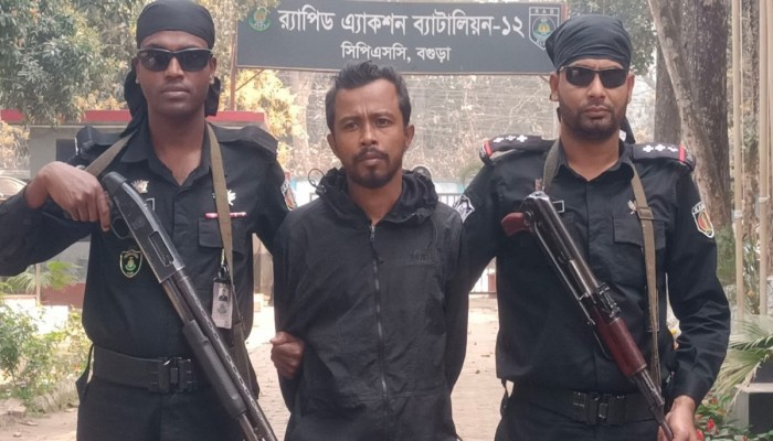 বগুড়ায় মসজিদের খতিব সাইফুল হত্যার ঘটনায় নারীসহ গ্রেপ্তার ২