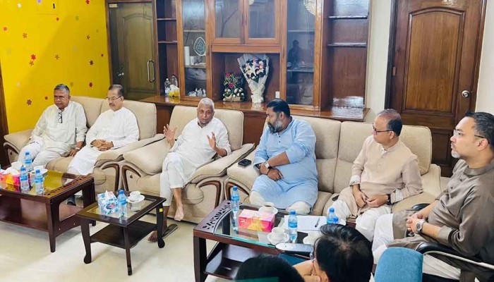 ঈদের আগেই শ্রমিকদের বকেয়া বেতন-বোনাস পরিশোধ করতে হবে: শ্রম মন্ত্রী