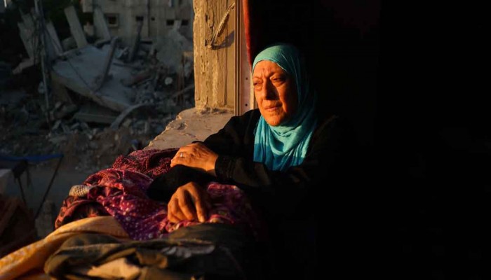 যুদ্ধের ধ্বংসযজ্ঞের মধ্যেই ইরানিদের শ্বাসরুদ্ধকর জীবনযাপন