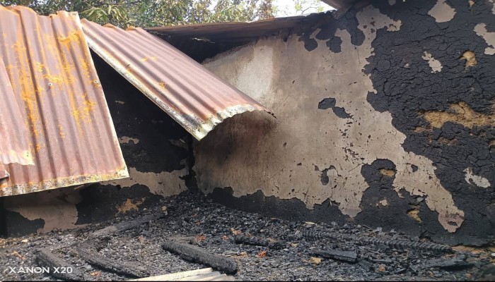 সিংড়ায় অগ্নিকান্ডে দুই ভাইয়ের বাড়ি পুড়ে ছাই